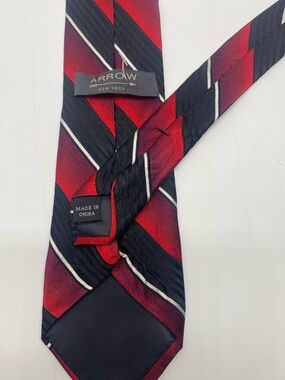 Arrow Red, Black and White Diagonal Stripe Men's Tie # 0014